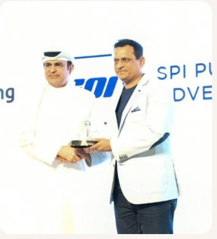 Shantanu Phansalkar receiving the Strategic Partner Award from Dubai Economy